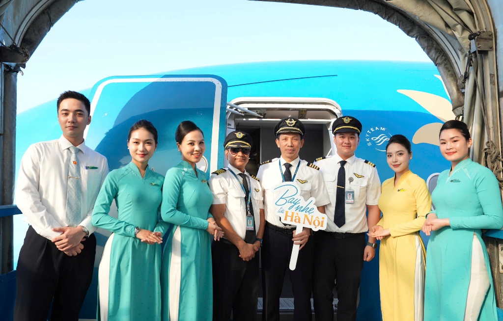 “Bay nhẹ tới Hà Nội”: Kết nối vẻ đẹp mùa thu Thủ đô với thông điệp xanh cùng Vietnam Airlines